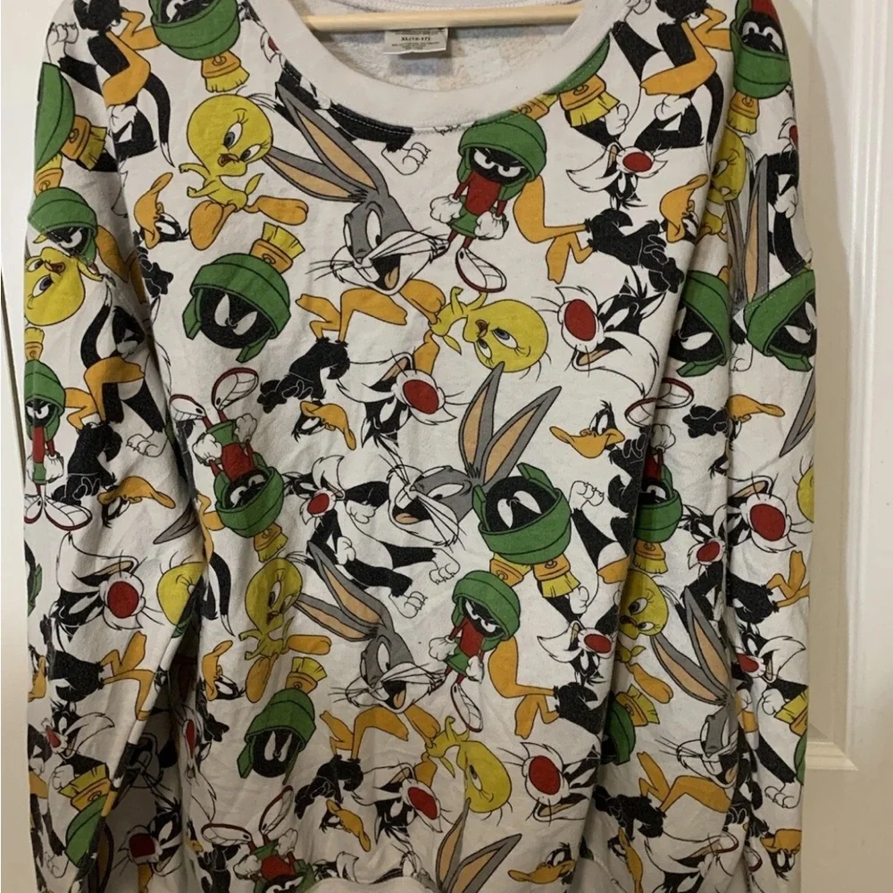 Warner Bros. Looney Tunes mens sz‎ XL 15-17 White and Black Sweatshirt all over
